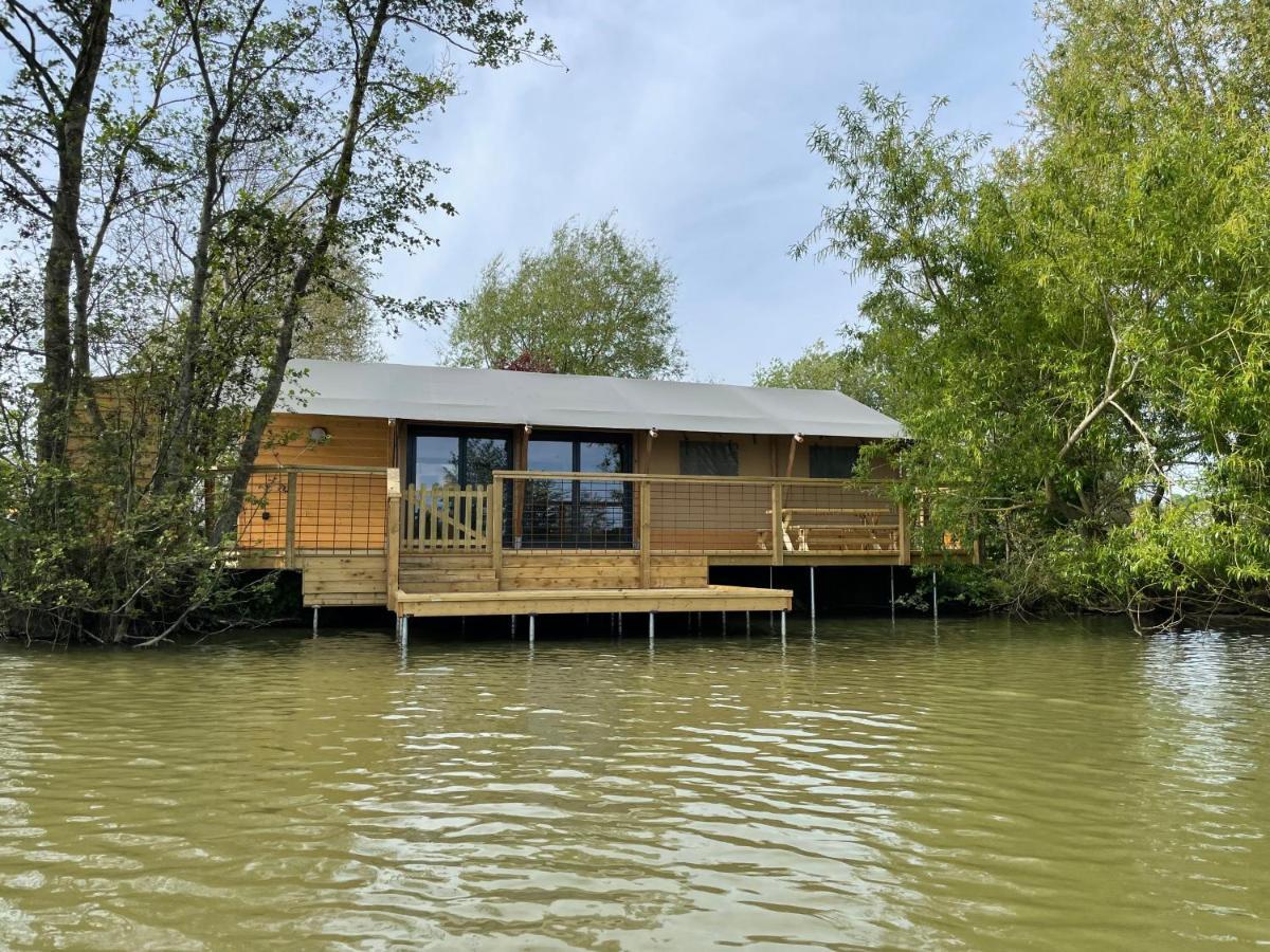 Sumners Ponds Fishery & Campsite Hotel Horsham Ngoại thất bức ảnh