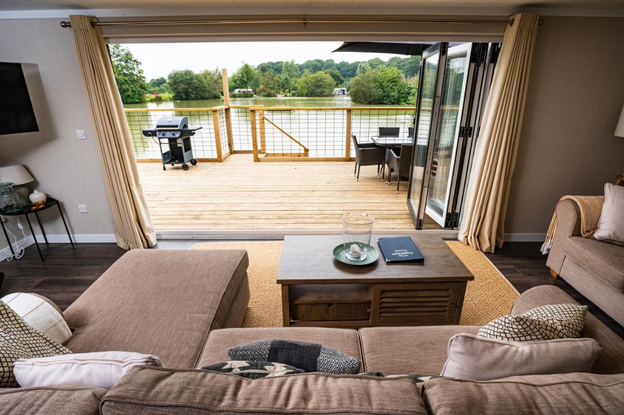 Sumners Ponds Fishery & Campsite Hotel Horsham Ngoại thất bức ảnh