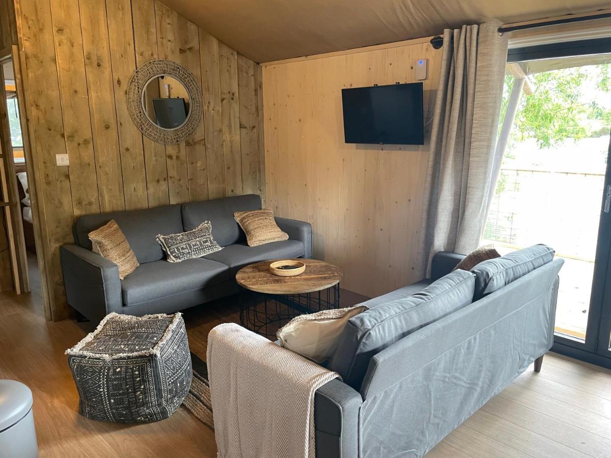Sumners Ponds Fishery & Campsite Hotel Horsham Ngoại thất bức ảnh