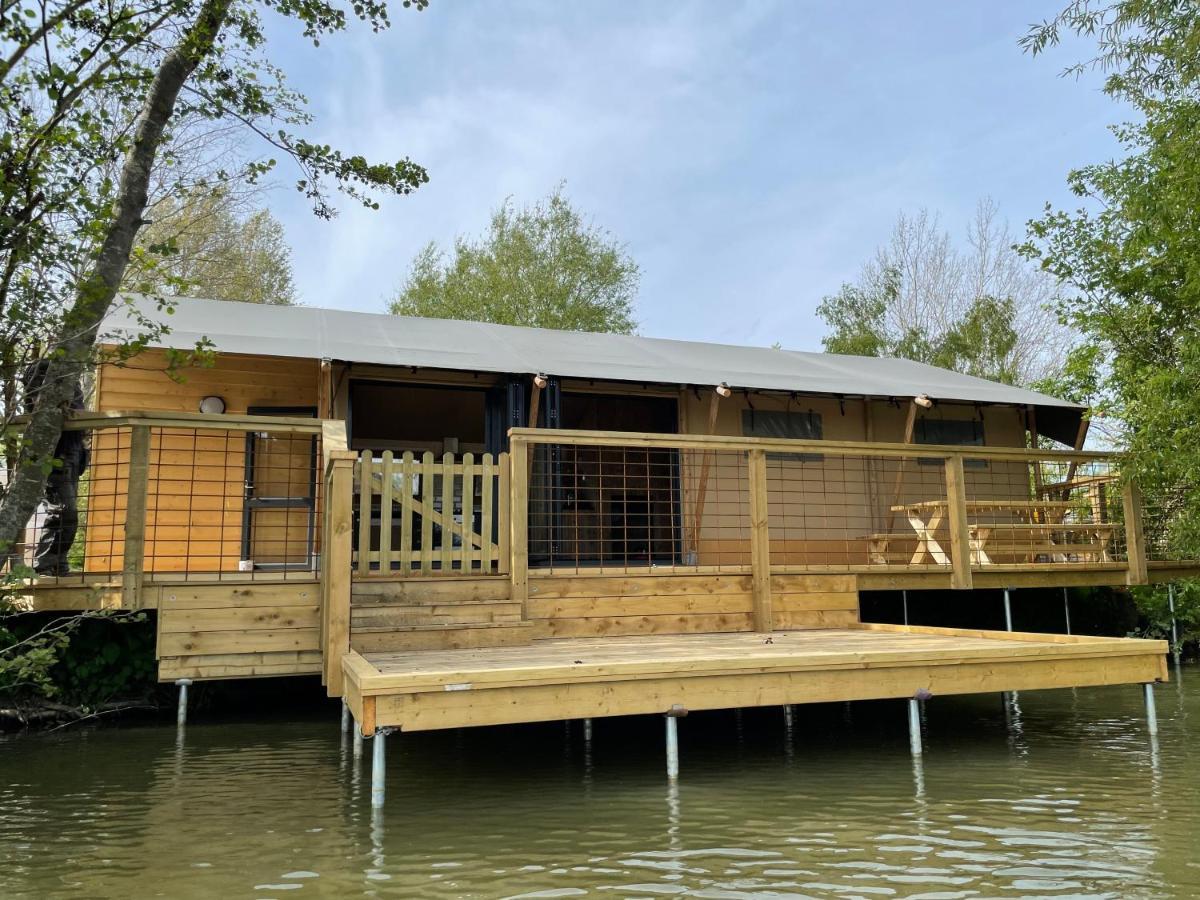 Sumners Ponds Fishery & Campsite Hotel Horsham Ngoại thất bức ảnh