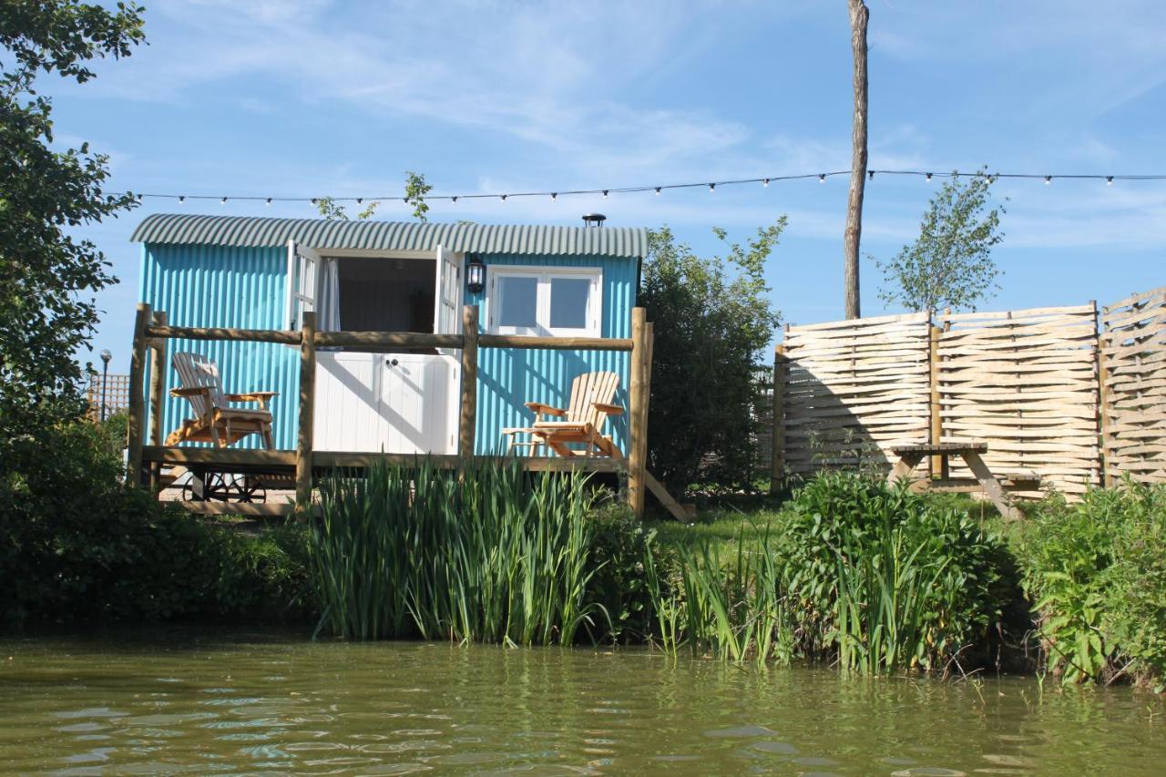 Sumners Ponds Fishery & Campsite Hotel Horsham Ngoại thất bức ảnh